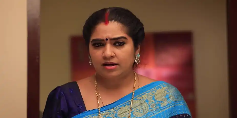 Gunashekaran Mourns Before Parvathy's Photo - Manasellam