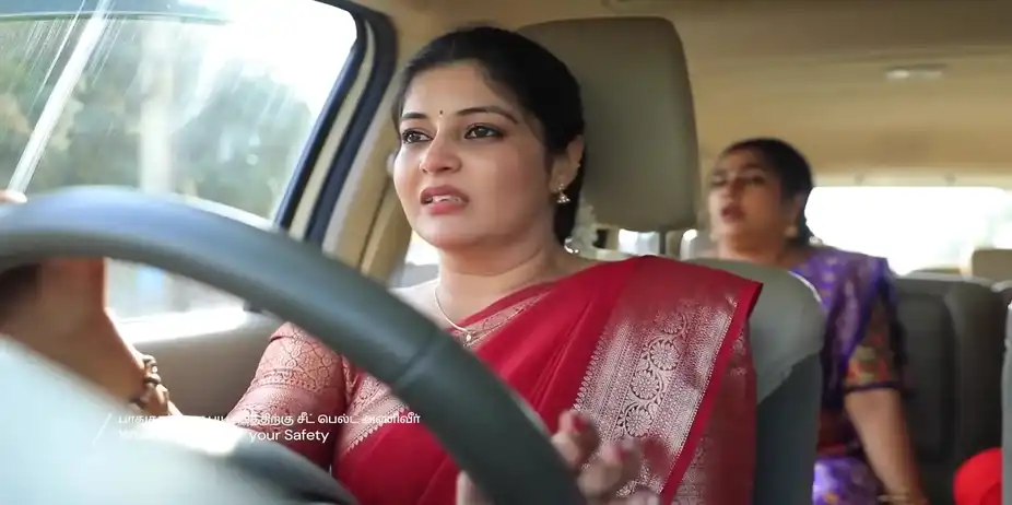 Kanaka Rushes Kalyani to the Hospital - Manasellam