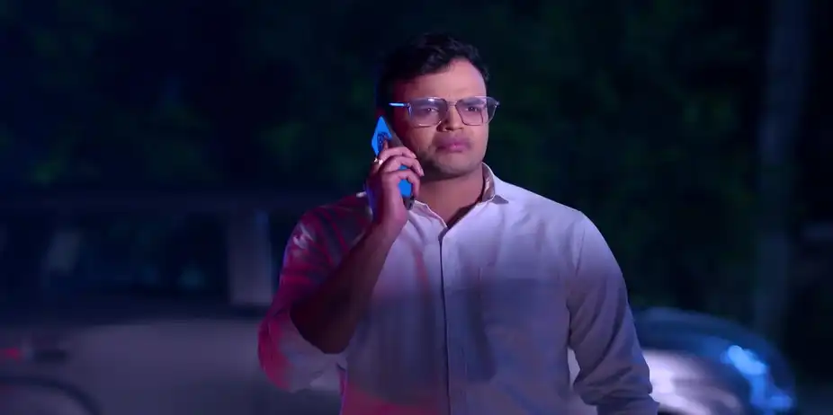 Udit Learns about Abhi's Problems - Tu Khara Mun Chaai