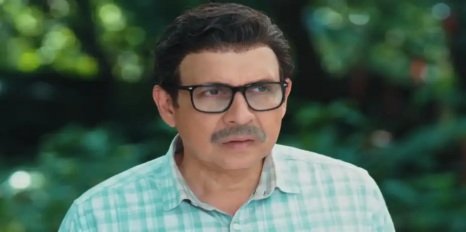 The Police Ask Shriniwas to Dispose of the Parcel - Lakshmi Niwas