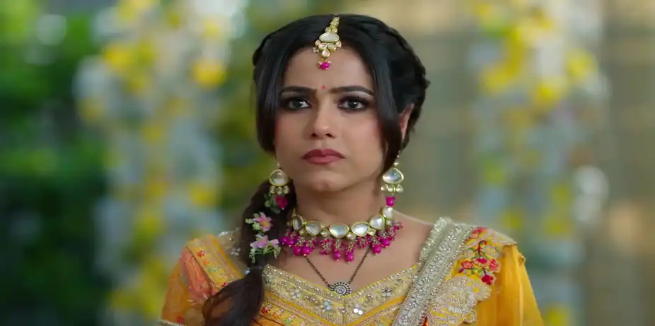 Divya Scolds Avinash for His Actions - Vasudha