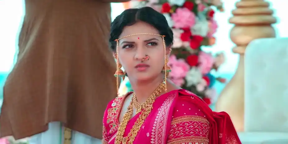 Dilip Refuses Mandakini to Perform a Ritual - Veen Doghatli Hi Tutena