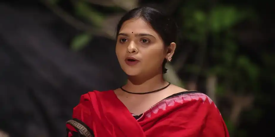 Priya Supports a Few Women - Suna Jhia