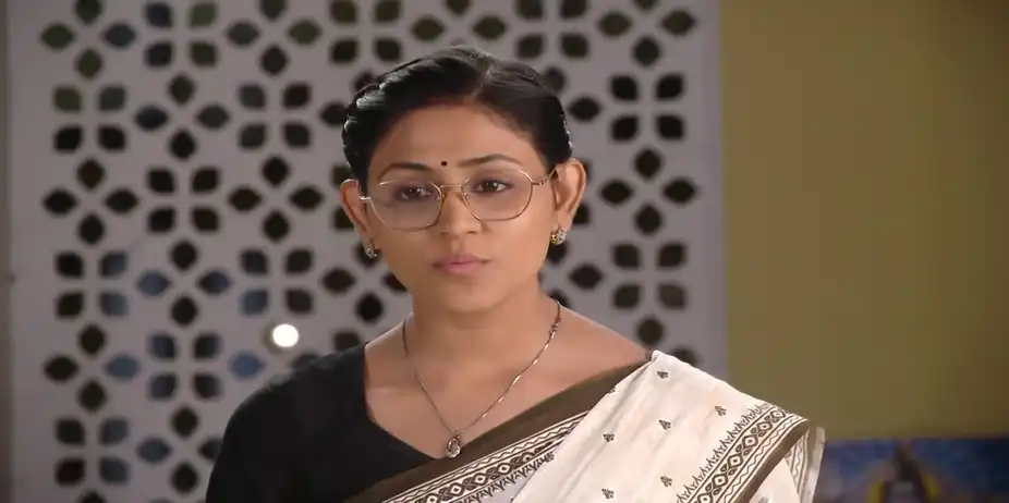 Priya Worries about the Elections - Suna Jhia