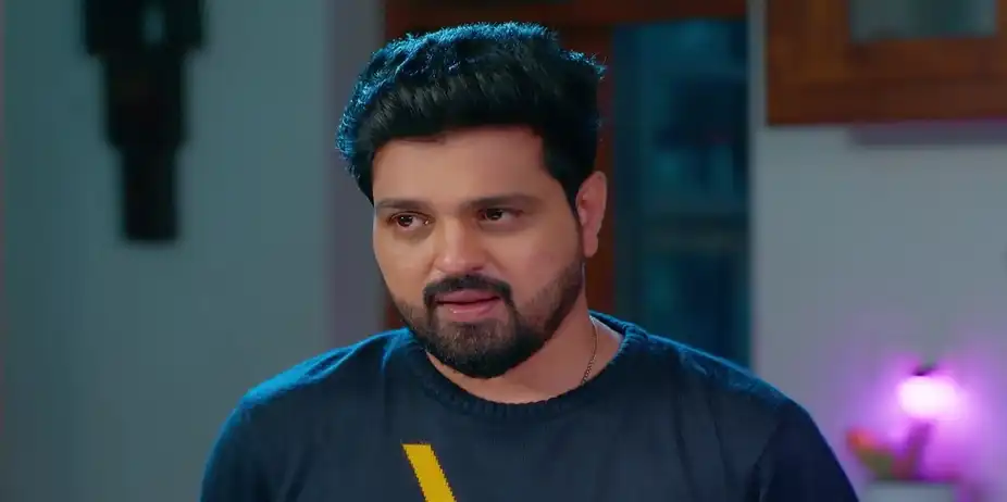 Varun Makes His Stand Clear to Padmini - Snehapoorvam Shyama