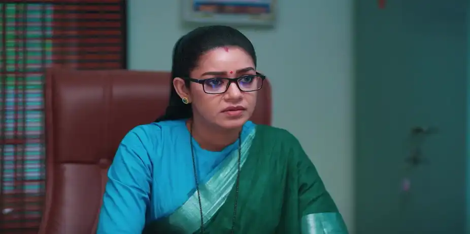 Bhoomika Learns about Akash and Minchu's Fight - Amruthadhaare