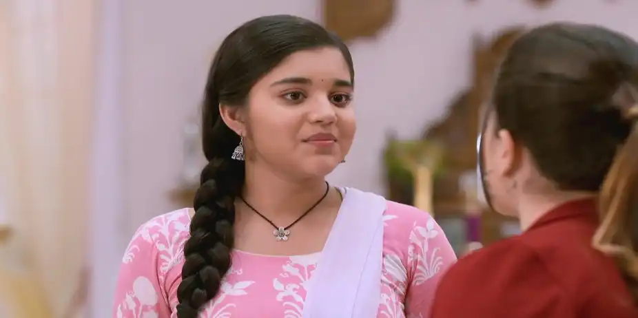 Debolina Gets Skimpy Outfits for Kusum - Kusum