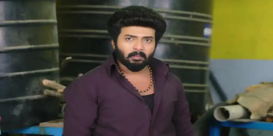 Raja Seeks Saravanavel's Help - Karthigai Deepam