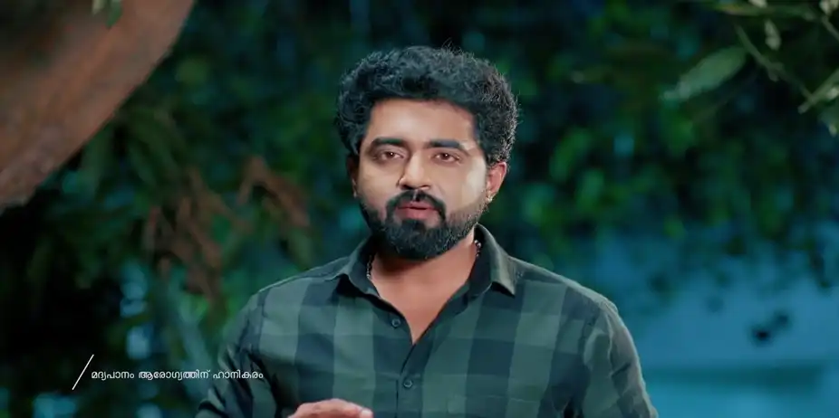 Raju's Friend Hands Him Alcohol - Akale