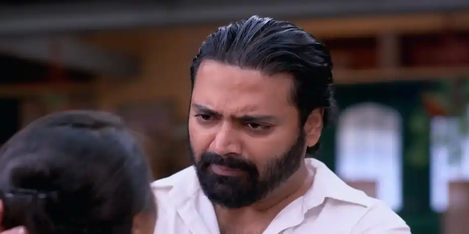Ratna Informs Someshwar about Pratap's Act - Amader Dadamoni