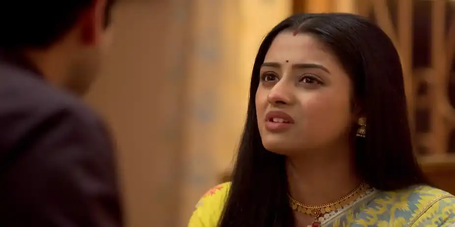 Rayan Tries to Help Parul - Parineeta