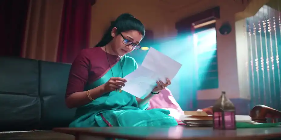 Bhoomika Gets Mandakini's Letters - Amruthadhaare