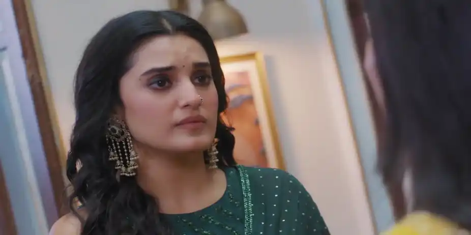 Reet Stops Divya from Leaving the House - Jaane Anjaane Hum Mile