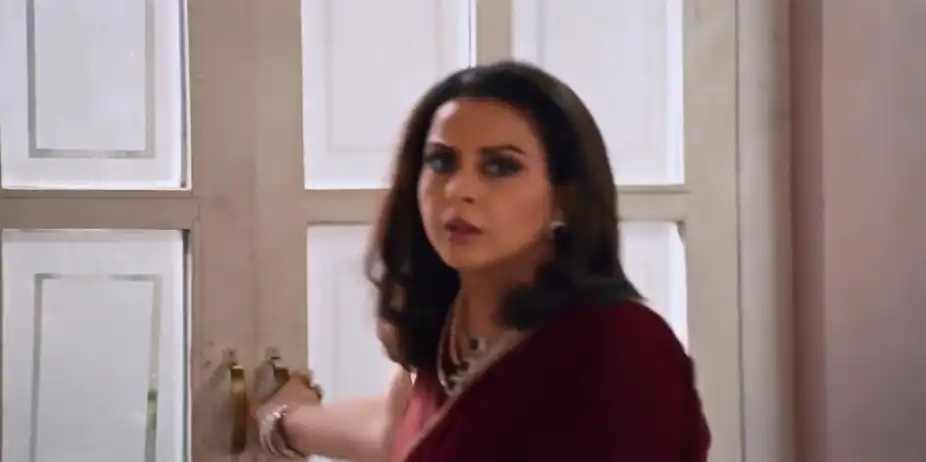 Kamini Mistreats Chandrakant - Saru