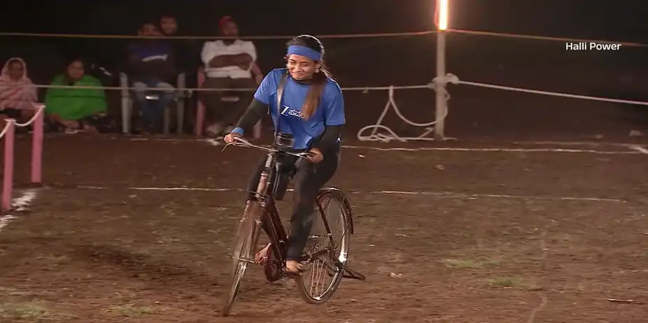 Wobbly Wheels - Halli Power