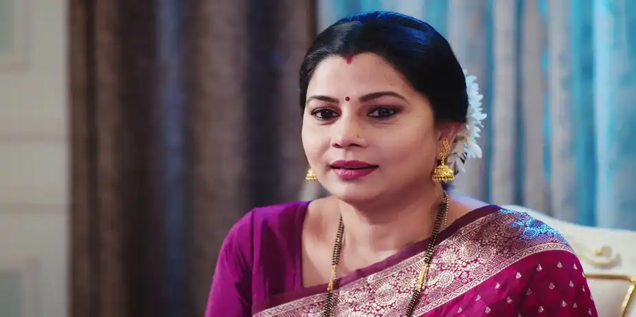 Tilottama Expressess Her Joy to Chandrakant - Savalyachi Janu Savali