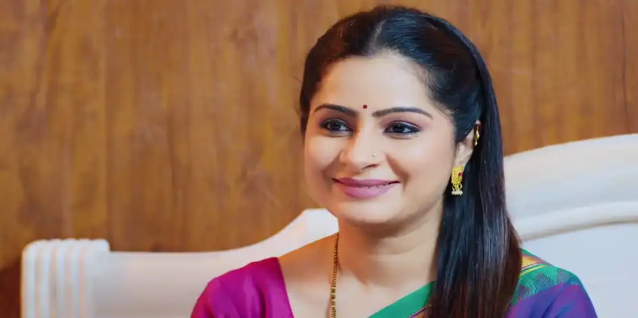 Tilottama Talks To Amruta about Rajkumar - Savalyachi Janu Savali