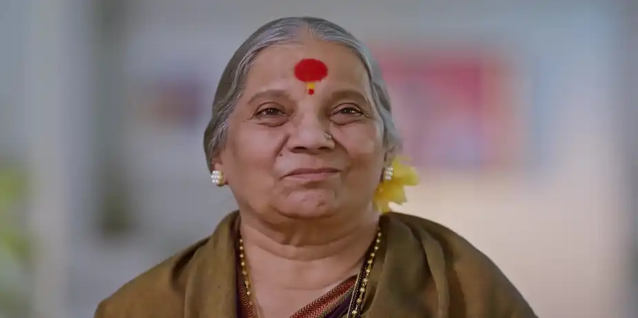 Manjiri Tells Devi Aaji Her Suspicion about Maya - Tula Japnar Aahe