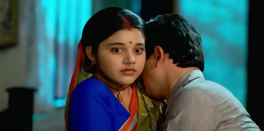 Ayushman Hugs Kusum in Fear - Kusum