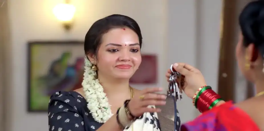 Parvathy Gets Household Responsibilities - Sandhya Raagam