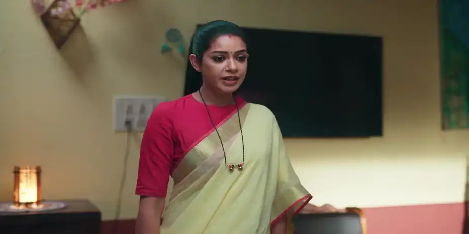 Bhoomika Yells at Akash - Amruthadhaare