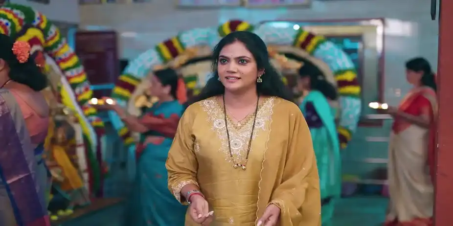 Bhagya Urges Bhoomika to Give Up Her Stubbornness - Amruthadhaare