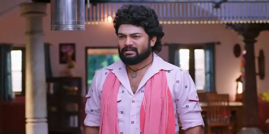Gym Seena Hides from Shivanna - Annayya