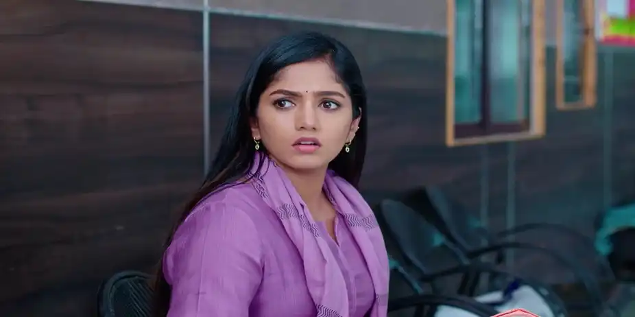 Nidhi Hides from Karna - Karna
