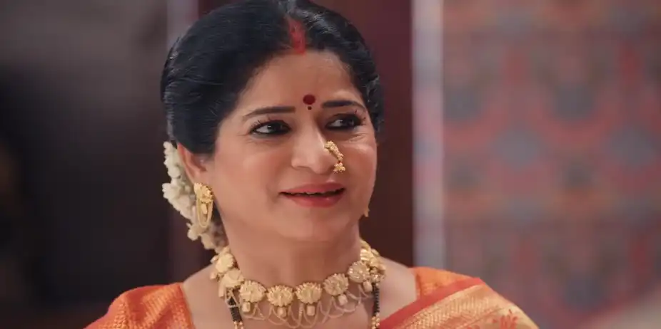 Rekha Tries to Bribe the Priest - Jagadhatri