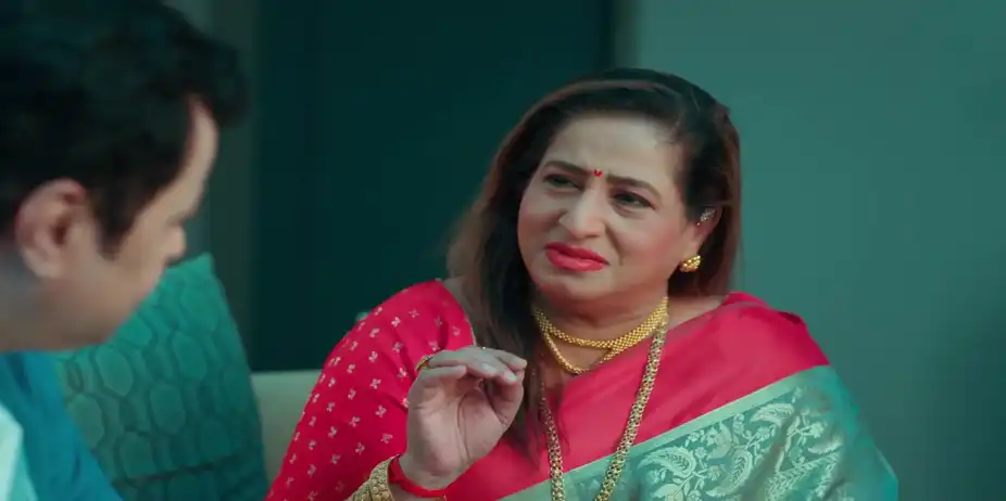 Mallika Brings up Dilip’s Matter in Front of Samar - Veen Doghatli Hi Tutena