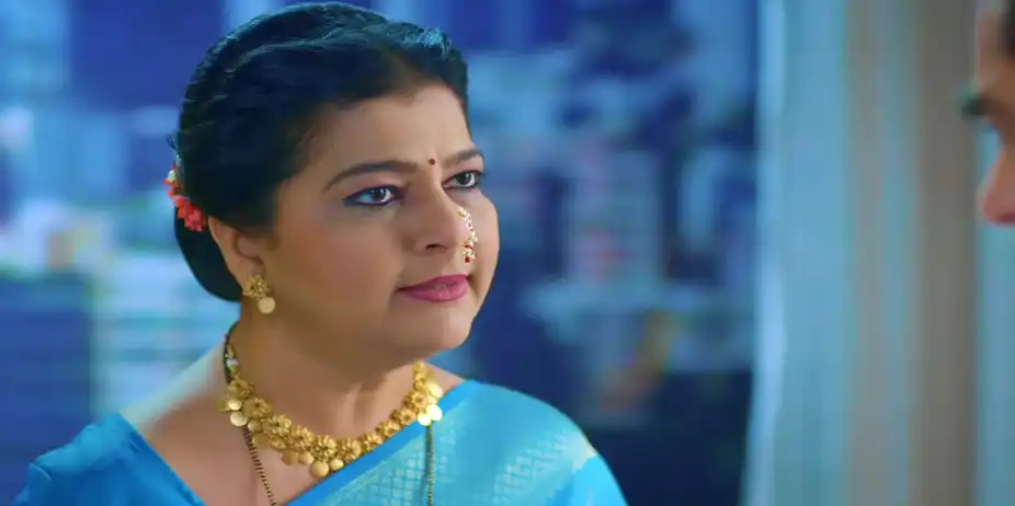 Padmini Tears Devaki and Dayanand's Photo - Taarini