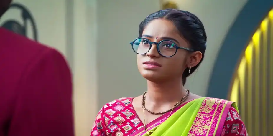 Rajkumar Returns Sarang's Money - Savalyachi Janu Savali