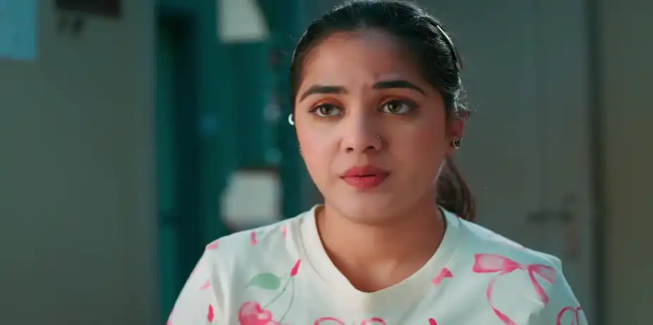 Mandakini Complains about Adhira to Swanandi - Veen Doghatli Hi Tutena