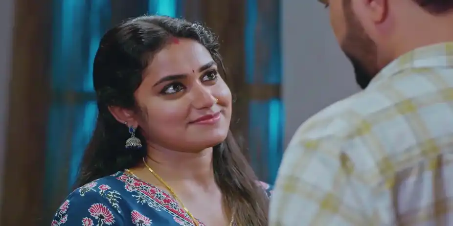 Radhika Has a Word with Varun - Snehapoorvam Shyama