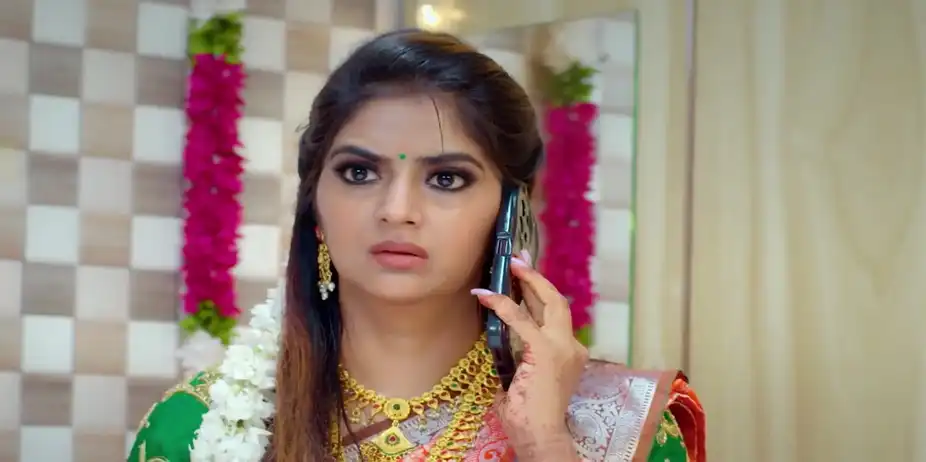 Raghav Poses as a Blackmailer - Paarijatham