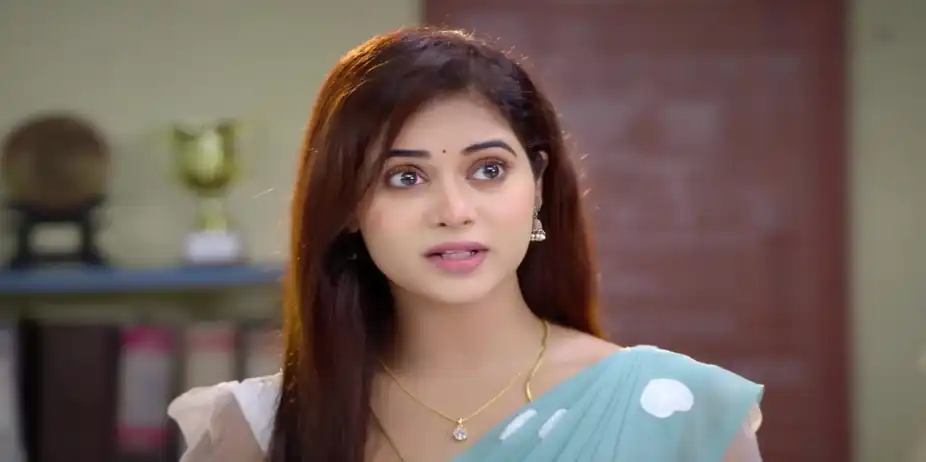 Maya Threatens the Inspector - Sandhya Raagam