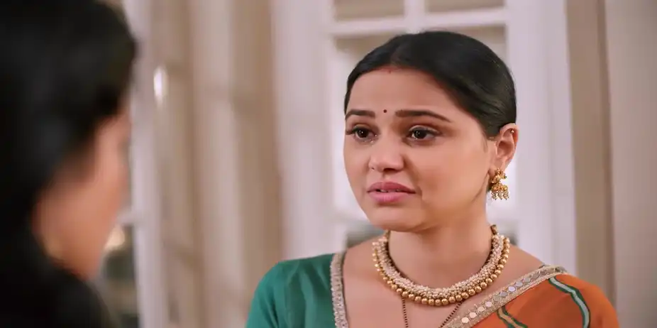 Pooja Pleads with Saru to Return Home - Saru