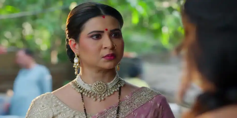 Chandrika Meets Vasudha - Vasudha