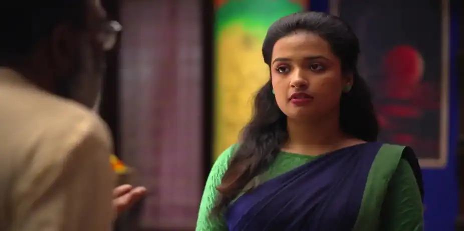 Kumaran Pleads with Shalini - Kudumbashree Sharada