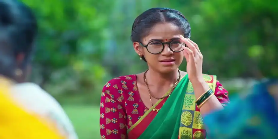 Savali Quizzes the Women from the Village - Savalyachi Janu Savali