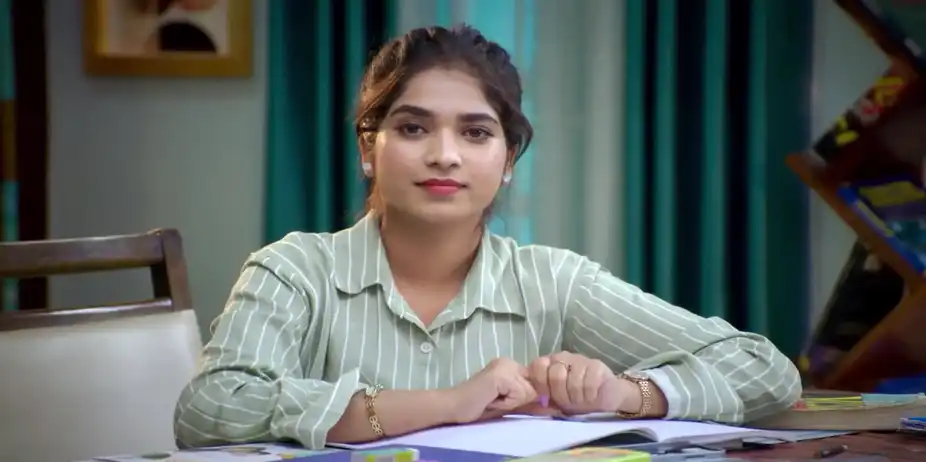 Ravi's Wife Taunts Him - Ayali