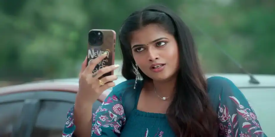 Viji Tries to Know Karthik's Whereabouts - Chinnan Siru Kiliye