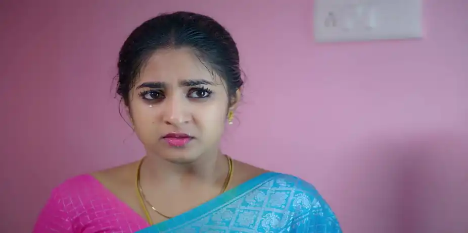 Bhuvana Lets out a Cry - Chinnan Siru Kiliye