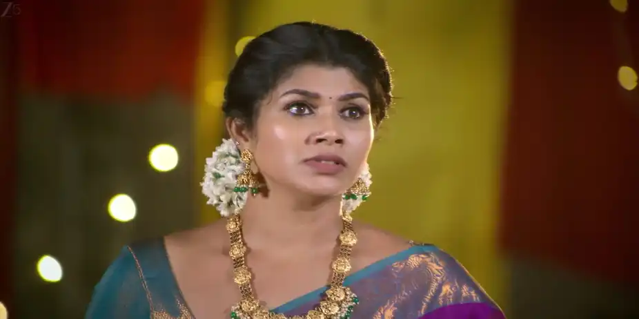 Maya's Arrival Shocks Bhuvaneshwari - Sandhya Raagam