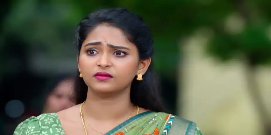 Maya Tries to Stop Dhanalakshmi - Sandhya Raagam