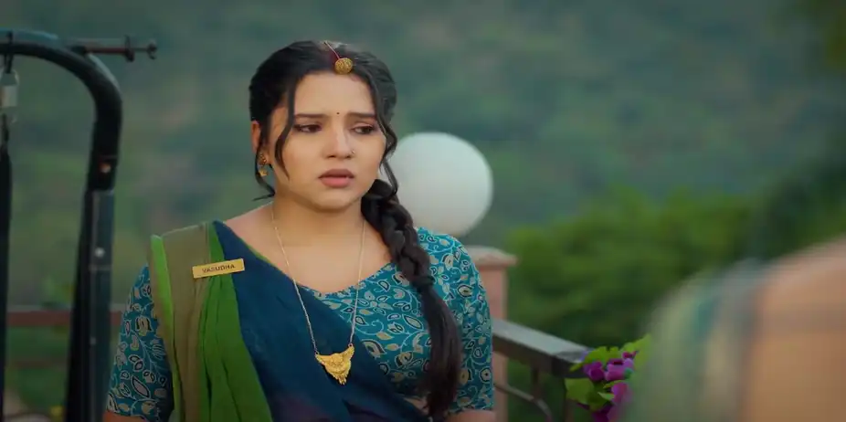 Vasudha Tries to Talk to an Angry Chandrika - Vasudha