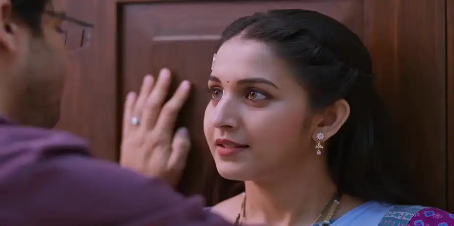 Atharva and Meera Enjoy Some Romantic Moments - Tula Japnar Aahe