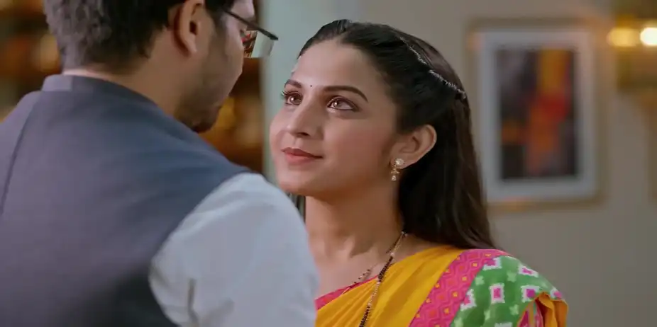 Atharva Chats Lovingly with Meera - Tula Japnar Aahe