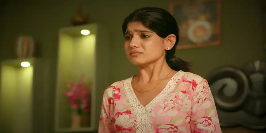 Chithra Takes a Drastic Step - Chinnan Siru Kiliye