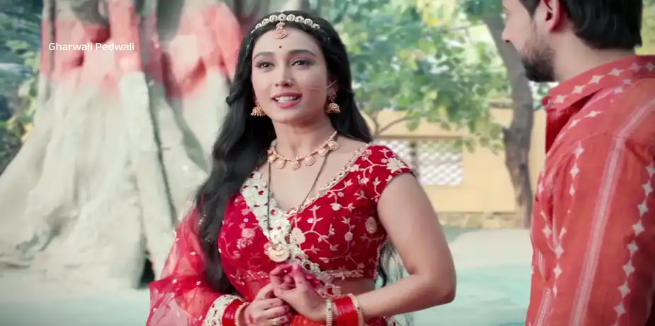 Jeetu Finds a Chance to Escape Latika - Gharwali Pedwali - Promo